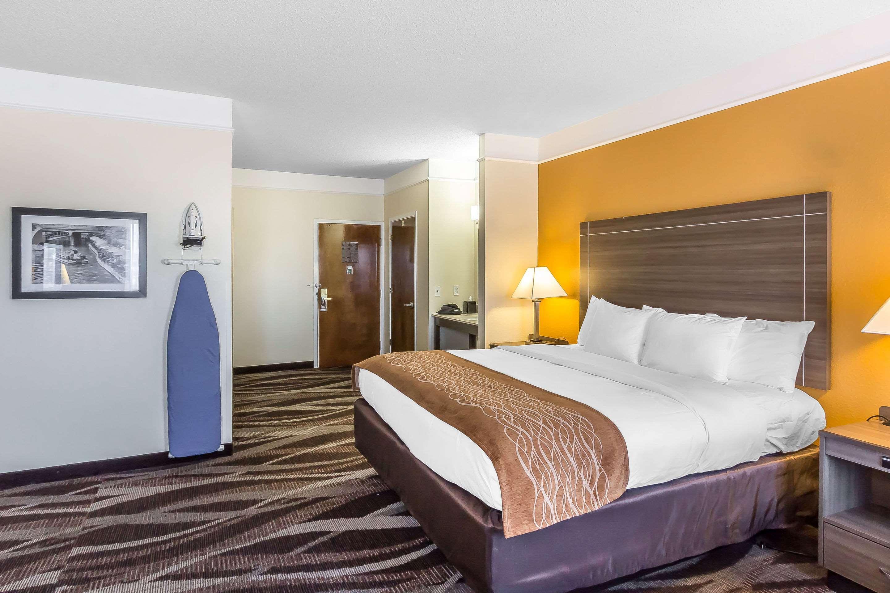 Comfort Inn Near Frost Bank Center Сан Антонио Екстериор снимка