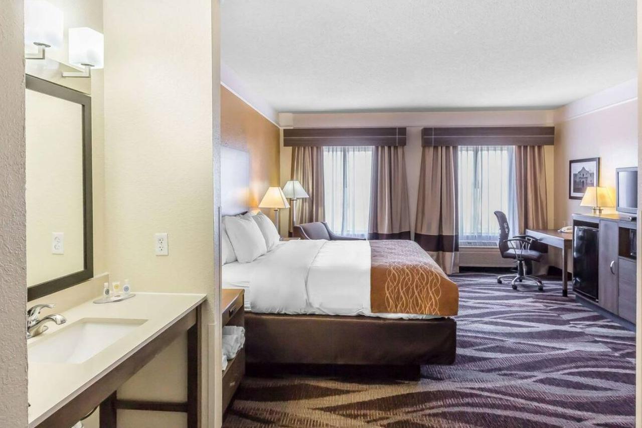 Comfort Inn Near Frost Bank Center Сан Антонио Екстериор снимка